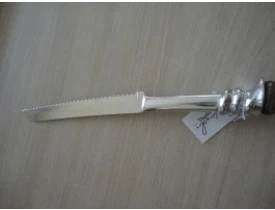 Faca para pão com detalhe em pedra