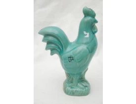 PEÇA DECORATIVA EM PORCELANA GALO