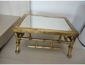 Mesa decorativa M espelhada